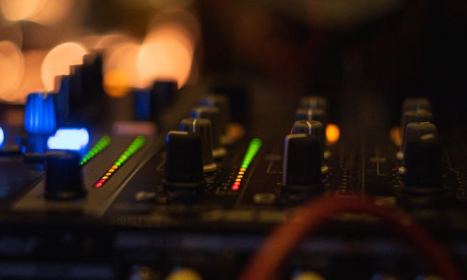 sharedradio.com
